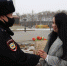 Полицейские поздравили рязанок с наступающим праздником 8 марта - ИА СОРОКА