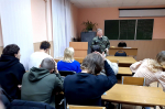 Сотрудники отдела специального назначения «Росич» провели со студентами агитационное занятие