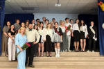 Выпускники Рязани принимают поздравления с Последним звонком
