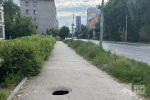 Из-за проблем с теплотрассой на тротуаре в центре Рязани провалился асфальт