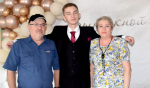 Золотую медаль новомичуринка Софья Борычева получила из рук заместителя председателя правительства области