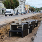 В Рязани проводится масштабный ремонт теплотрасс В районе Первомайского проспекта идёт монтаж новой теплотрассы. С подрядной организацией обсудили вопросы увеличения темпов ремонта и количества бригад на объекте. Разные виды работ подрядчик будет выполнять параллельно, чтобы успеть закончить их в срок. Ремонт ведется круглосуточно, график работ в ночное время также оптимизирован.