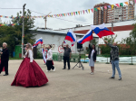 В Рязани перед Дворцом молодежи развернули огромный триколор