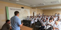 Дмитрий Репников и Иван Юдин встретились с коллективом поликлиники №2 накануне Дня военного медика - Единая Россия