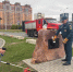 35 добрых дел: в Рязани сотрудники ведомства провели уборку мемориальной доски и аллеи «Огнеборцев» - МЧС