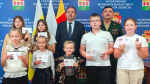 Памятный знак «Мой папа – Герой» вручили детям захаровцев – участников специальной военной операции