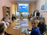В детских библиотеках отметили День Государственного флага России